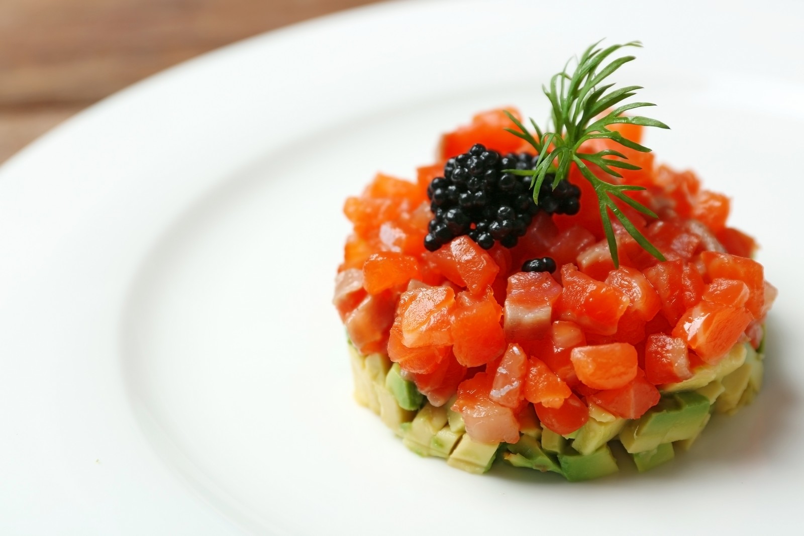 Σαλάτα με Σολωμό και Beluga Caviar